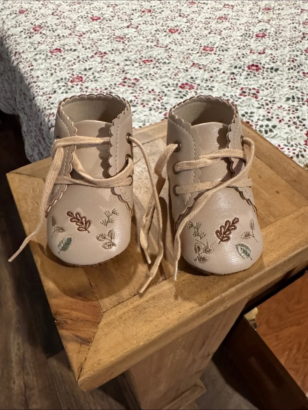 Kids Soft Leather Lace-Up Shoes in Pale Pink with Embroidered Leaves